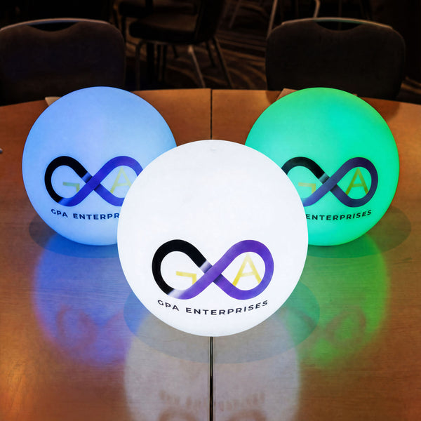 Ronde LED-logo lightbox, bolvormige vloerlamp, promotiemateriaal, verlichte vrijstaande verlichte display bewegwijzering voor zakelijk evenement