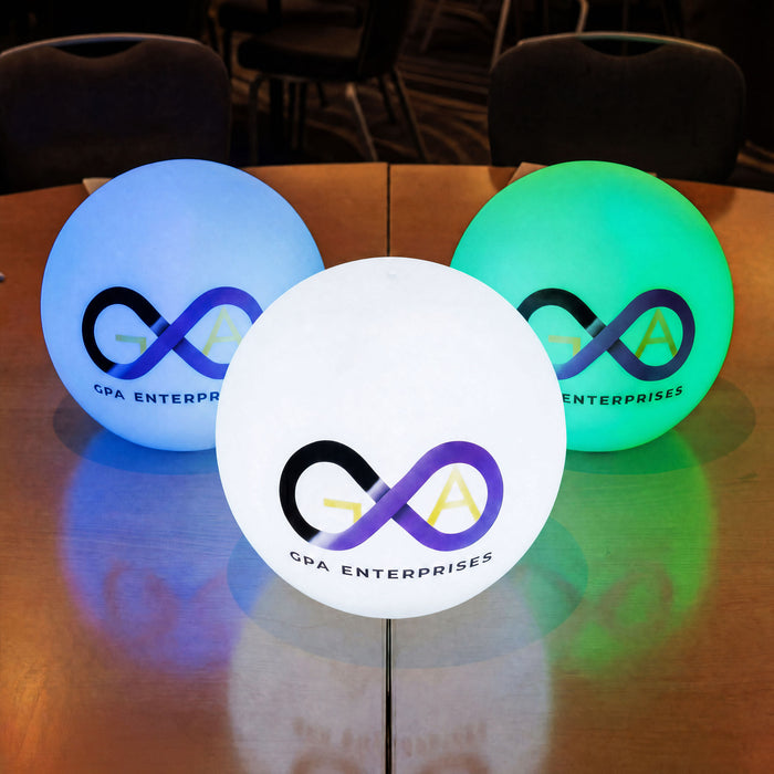 Ronde LED-logo lightbox, bolvormige vloerlamp, promotiemateriaal, verlichte vrijstaande verlichte display bewegwijzering voor zakelijk evenement
