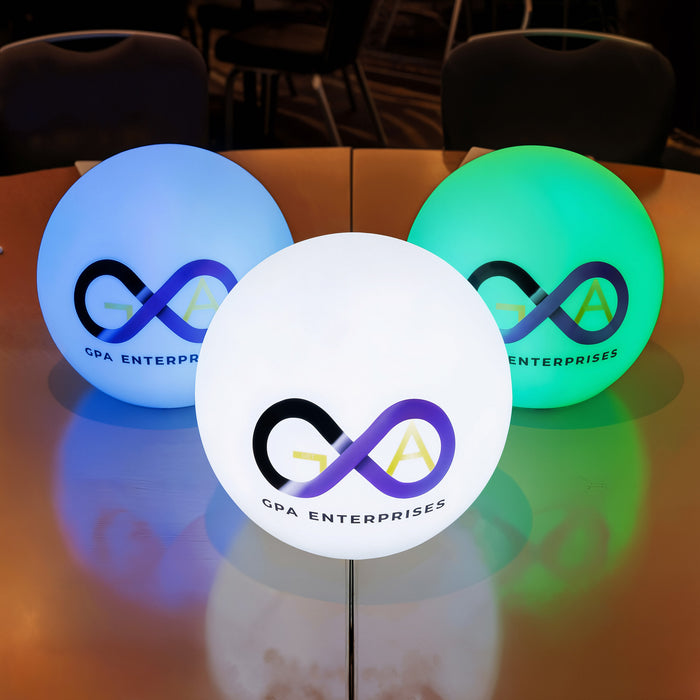 Ronde LED-logo lightbox, bolvormige vloerlamp, promotiemateriaal, verlichte vrijstaande verlichte display bewegwijzering voor zakelijk evenement