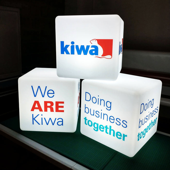 Branded LED-logo Lightbox, Custom Cube Seat Kruk Tafelmeubilair, Frameless Corporate Display Sign voor Zakelijk Evenement, Conferentie Decor