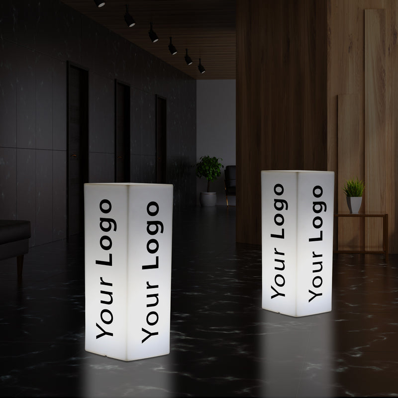 Expo-tentoonstelling Logo Light Box Sign, hoge verlichte, op maat gemaakte kolomplint met plintweergave voor bedrijfsevenementen, conferentiedecor