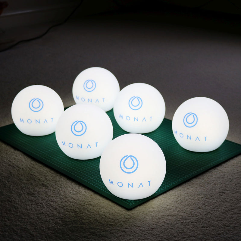 Ronde LED-logo lightbox, bolvormige vloerlamp, promotiemateriaal, verlichte vrijstaande verlichte display bewegwijzering voor zakelijk evenement