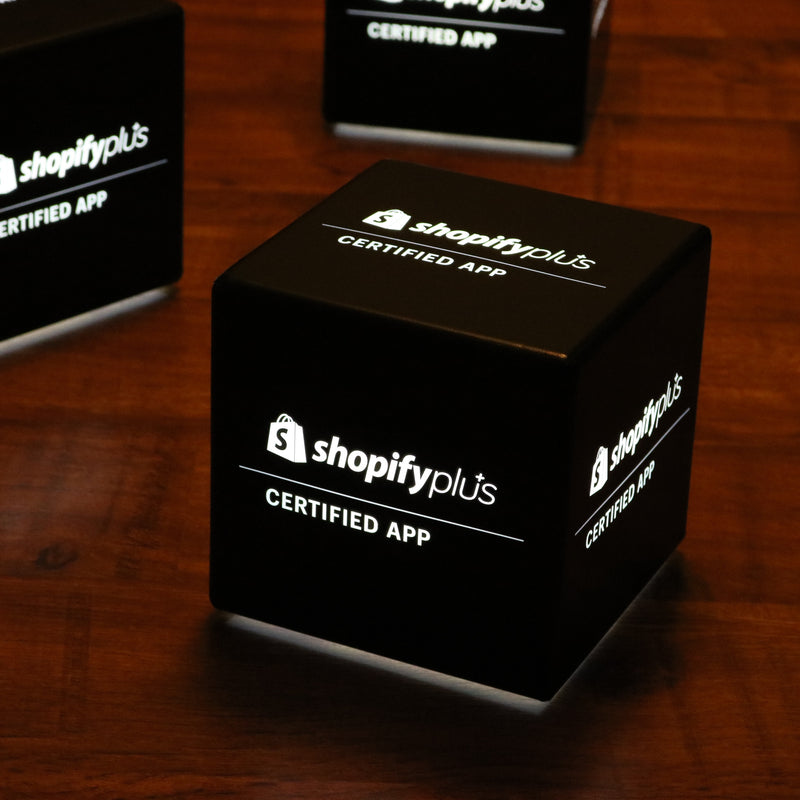 Logo lichtbak Glow Cube, Veelkleurig vierkant LED RGB draadloos verlicht blokbord, branded lightbox voor conferenties, bewegwijzering