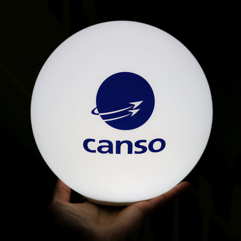 Ronde LED-logo lightbox, bolvormige vloerlamp, promotiemateriaal, verlichte vrijstaande verlichte display bewegwijzering voor zakelijk evenement