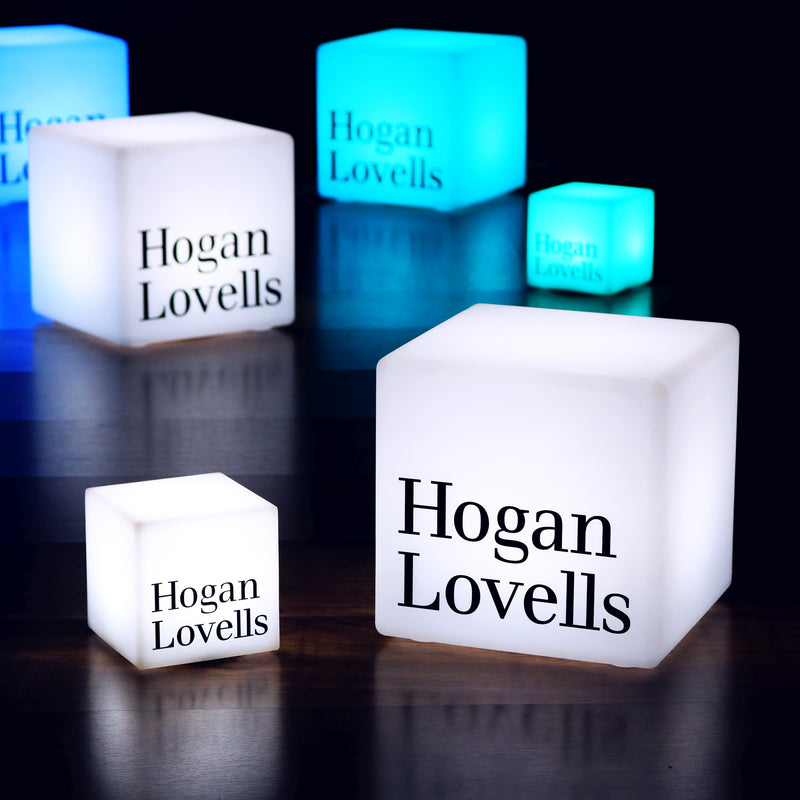 Logo lichtbak Glow Cube, Veelkleurig vierkant LED RGB draadloos verlicht blokbord, branded lightbox voor conferenties, bewegwijzering