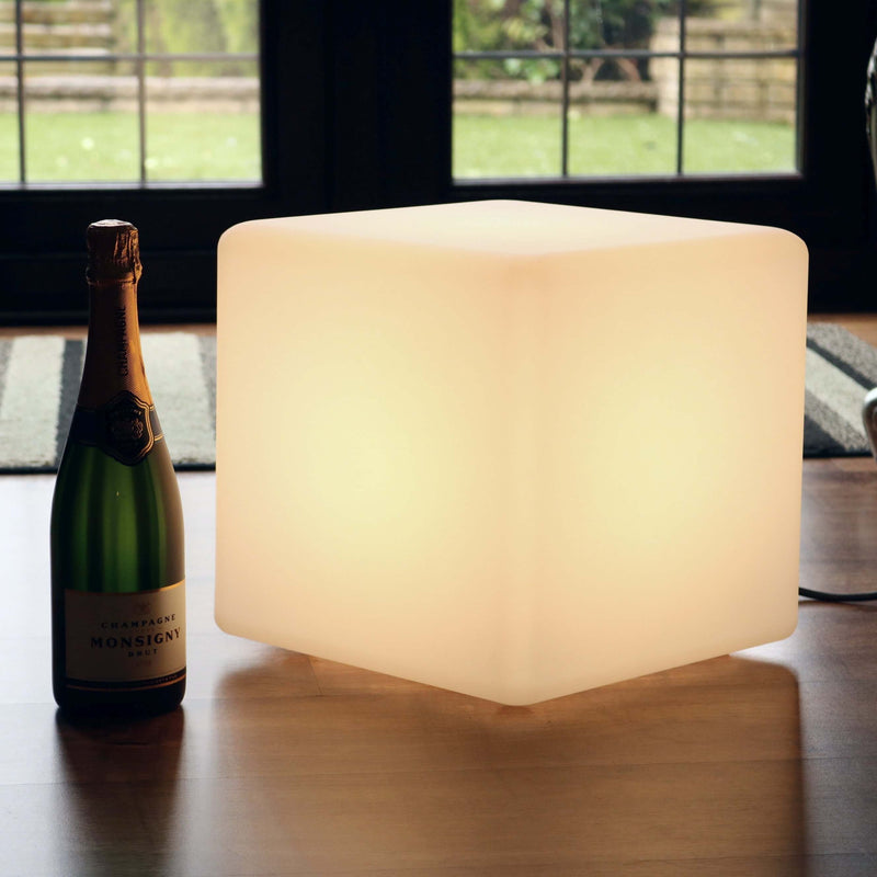 Eigentijdse tafellamp voor slaapkamer, kubus 30cm, warm witte LED E27