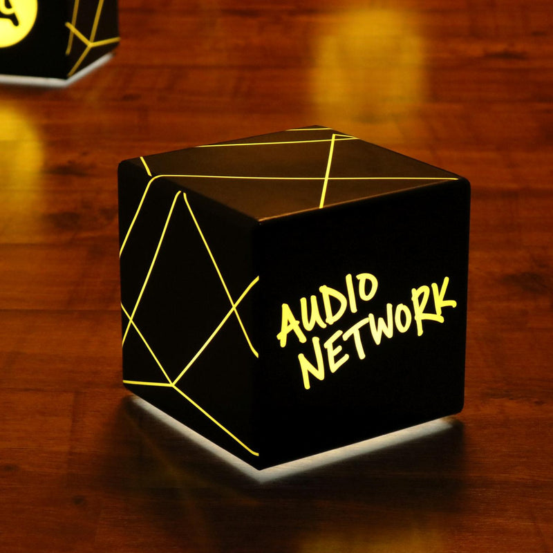 Logo lichtbak Glow Cube, Veelkleurig vierkant LED RGB draadloos verlicht blokbord, branded lightbox voor conferenties, bewegwijzering