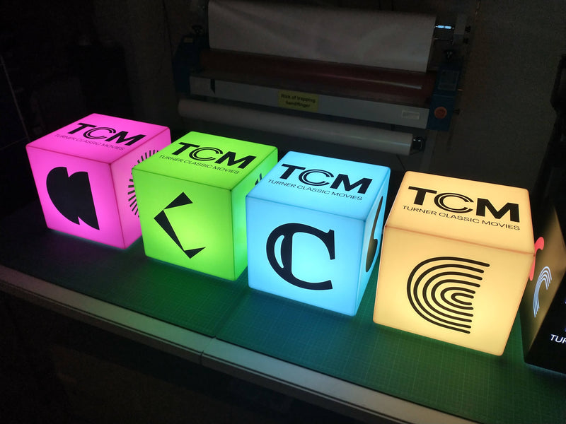 Lichtbak met logo, oplichtende LED-kubus vierkant blok, kubusverlichting merktafel middelpunt voor bedrijfsevenement, Expo-signage, conferentie