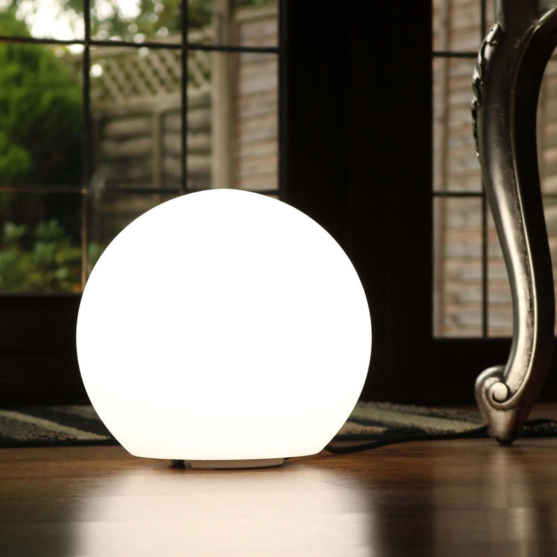 LED-bedlampje rond, 20 cm, op netstroom, wit licht
