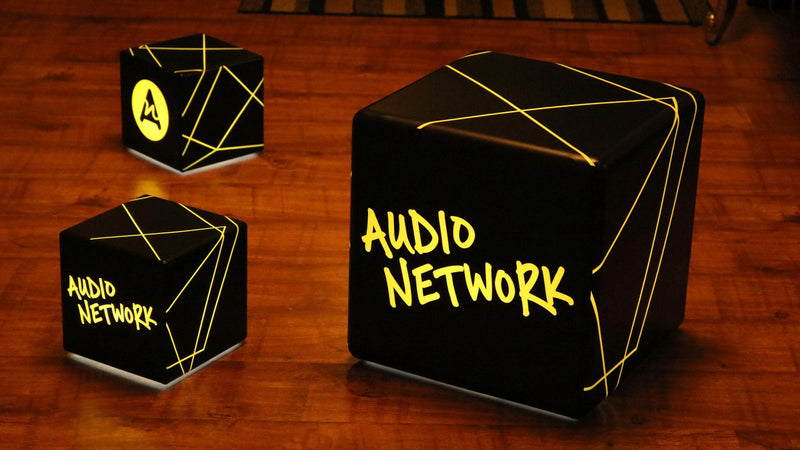 Logo lichtbak Glow Cube, Veelkleurig vierkant LED RGB draadloos verlicht blokbord, branded lightbox voor conferenties, bewegwijzering