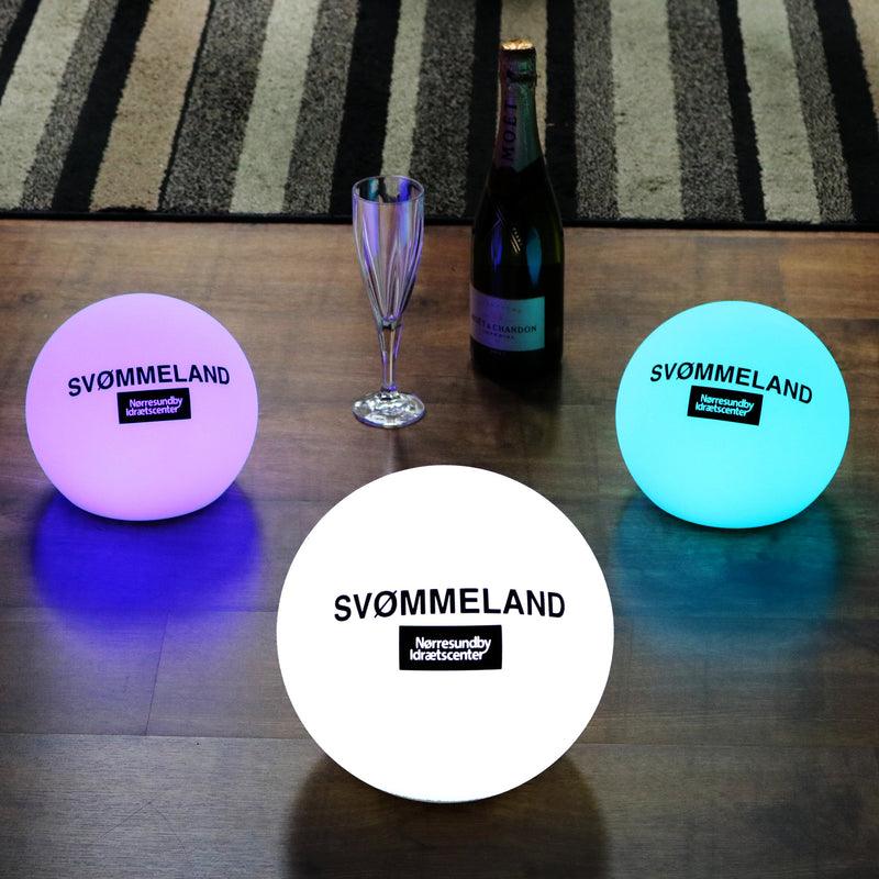 Op maat gemaakt bedrijfsmiddelpunt, ronde frameloze LED-lichtbak met logo voor conferentiesignalisatie, decor voor zakelijk evenement, prijsuitreiking