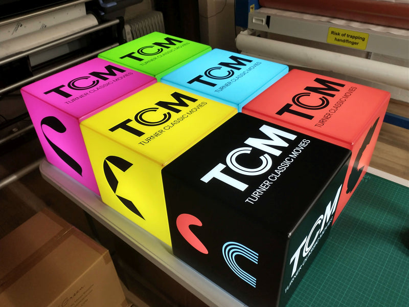 Lichtbak met logo, oplichtende LED-kubus vierkant blok, kubusverlichting merktafel middelpunt voor bedrijfsevenement, Expo-signage, conferentie
