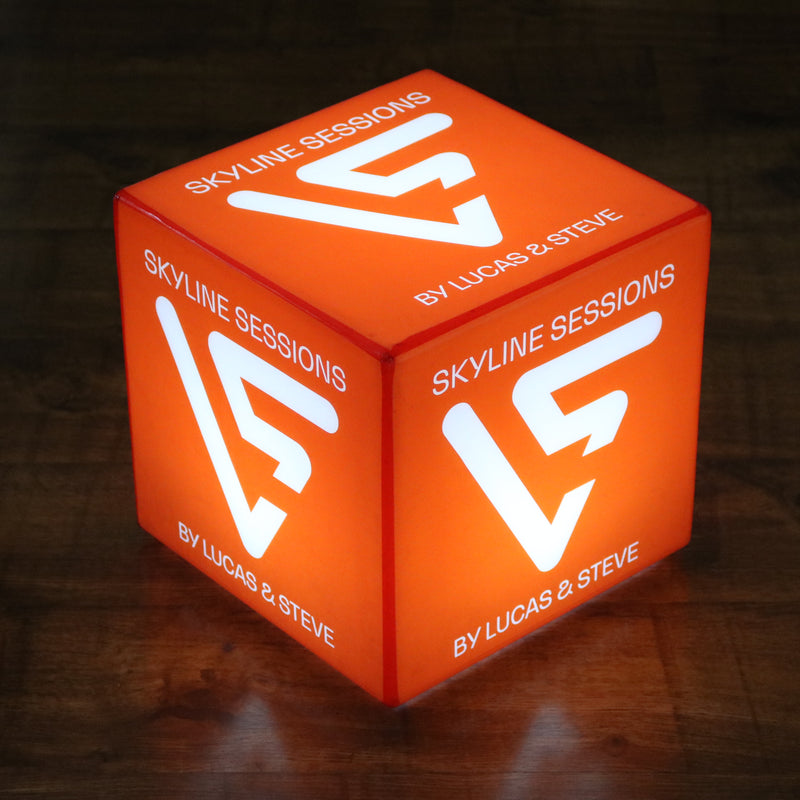 Gepersonaliseerde kruk of tafel met merk, staande lichtbak, verlichte LED display, logo