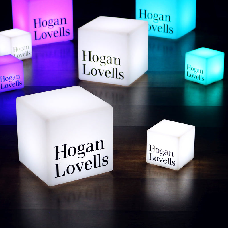 Gepersonaliseerde kruk of tafel met merk, staande lichtbak, verlichte LED display, logo